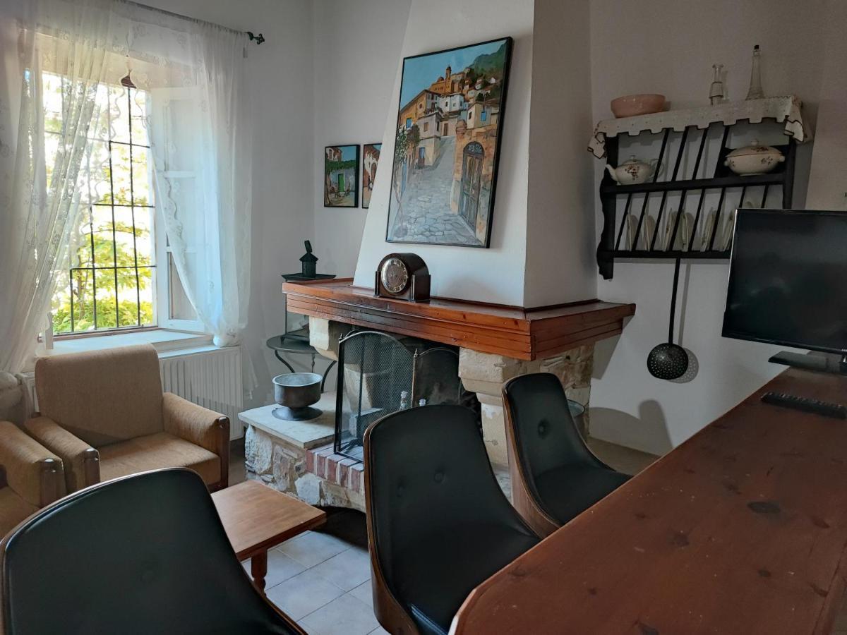 Liakoto Pension Panayia Buitenkant foto