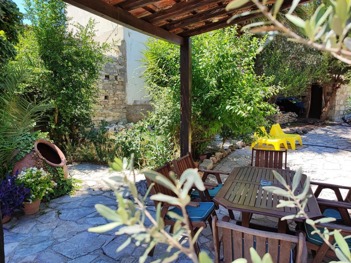 Liakoto Pension Panayia Buitenkant foto
