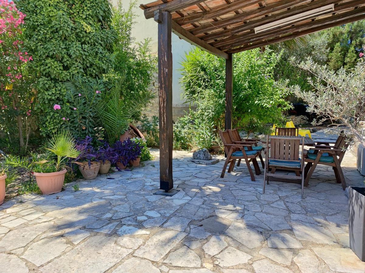 Liakoto Pension Panayia Buitenkant foto