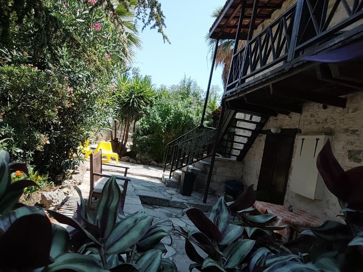 Liakoto Pension Panayia Buitenkant foto
