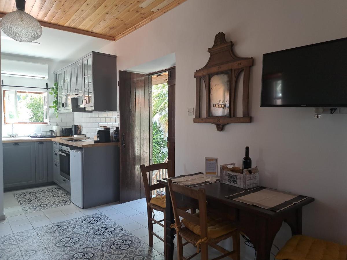 Liakoto Pension Panayia Buitenkant foto