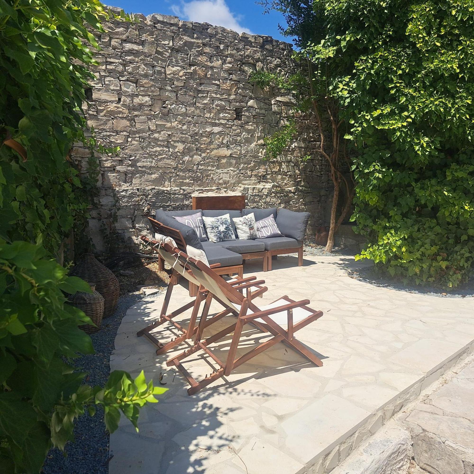 Liakoto Pension Panayia Buitenkant foto